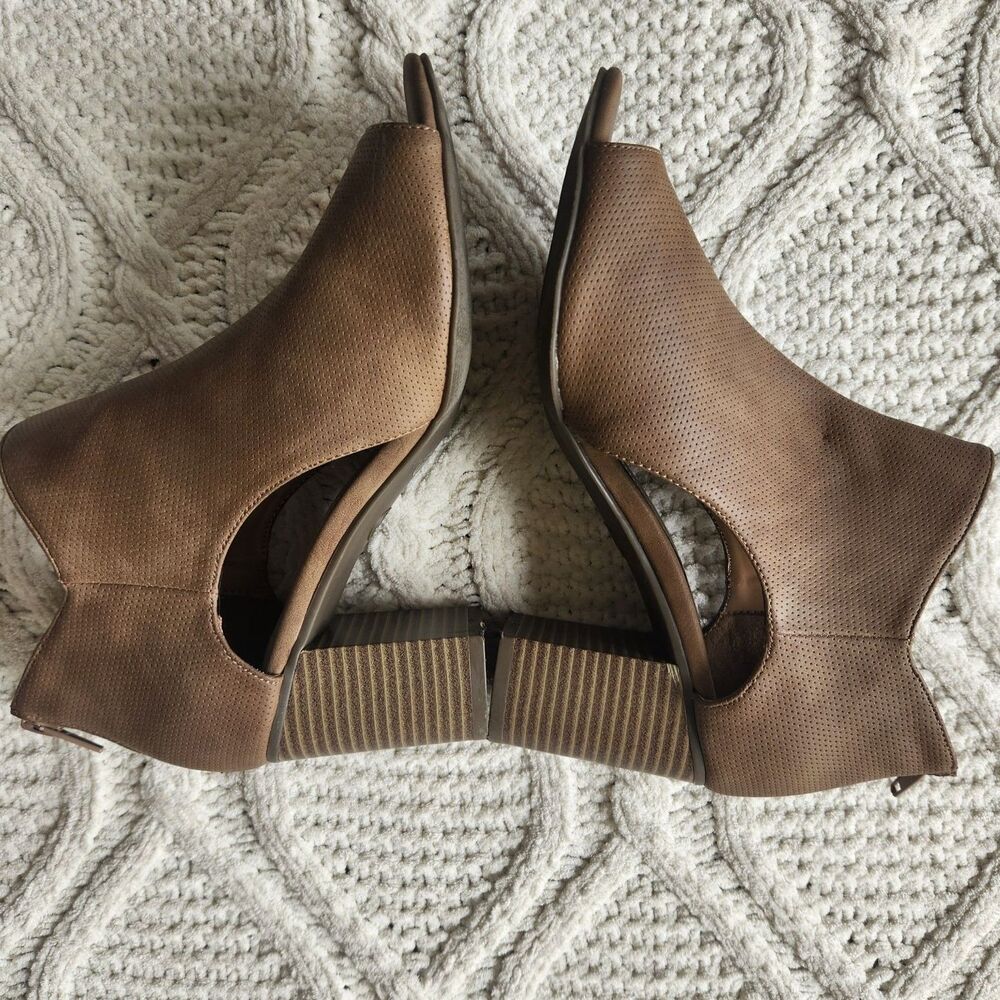 a.n.a. Beige Open Toe Theo Booties Size 6.5 - Picture 4 of 7